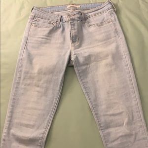 Light wash 711 Levi’s skinny jeans!